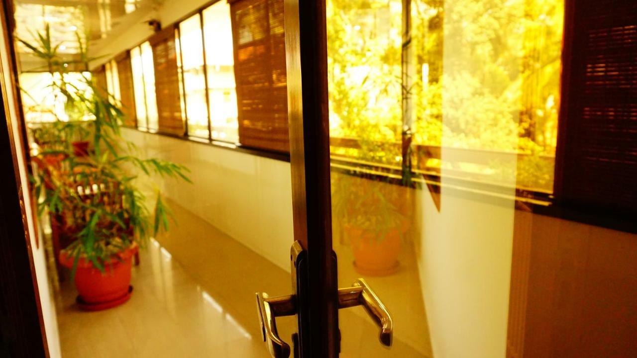 Thayamkery'S Royal Inn Kochi Exterior foto