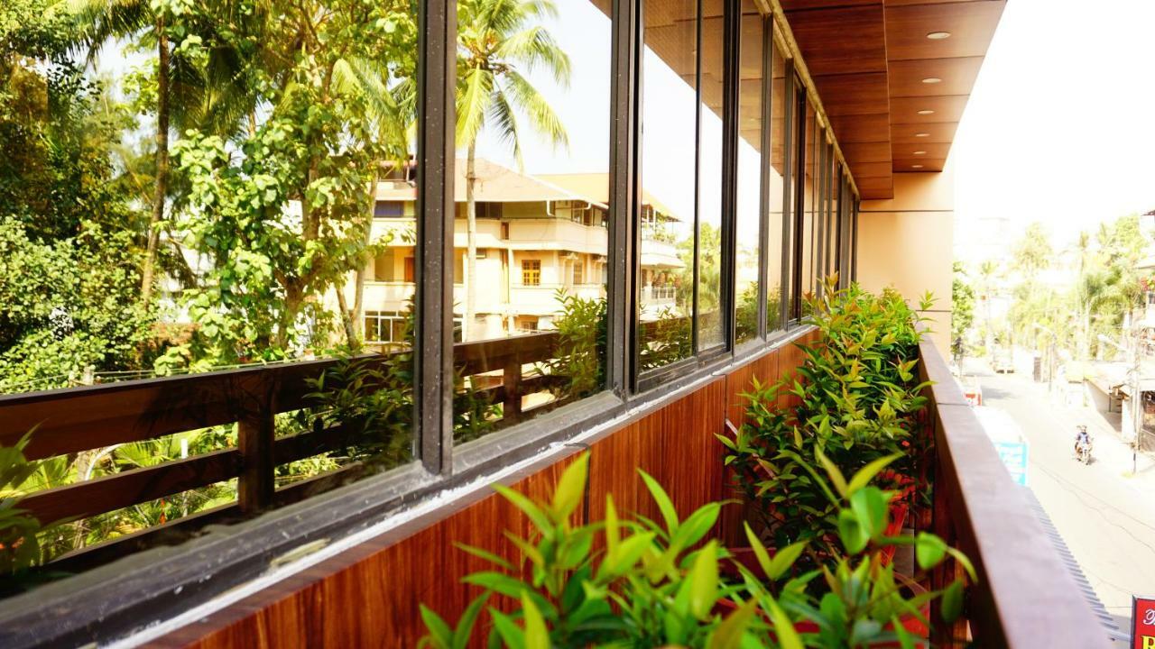 Thayamkery'S Royal Inn Kochi Exterior foto