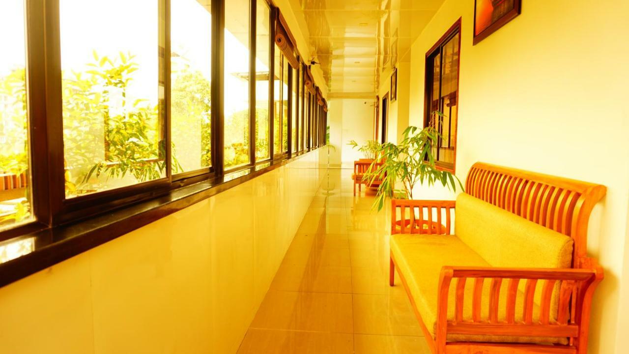 Thayamkery'S Royal Inn Kochi Exterior foto