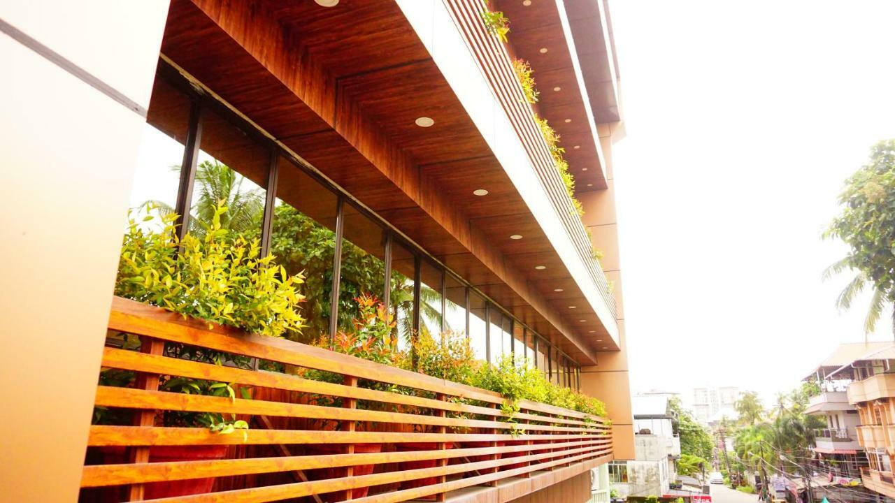 Thayamkery'S Royal Inn Kochi Exterior foto